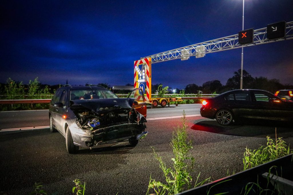 Forse Schade Bij Aanrijding A Maassluis Snelweg Korte Tijd Volledig