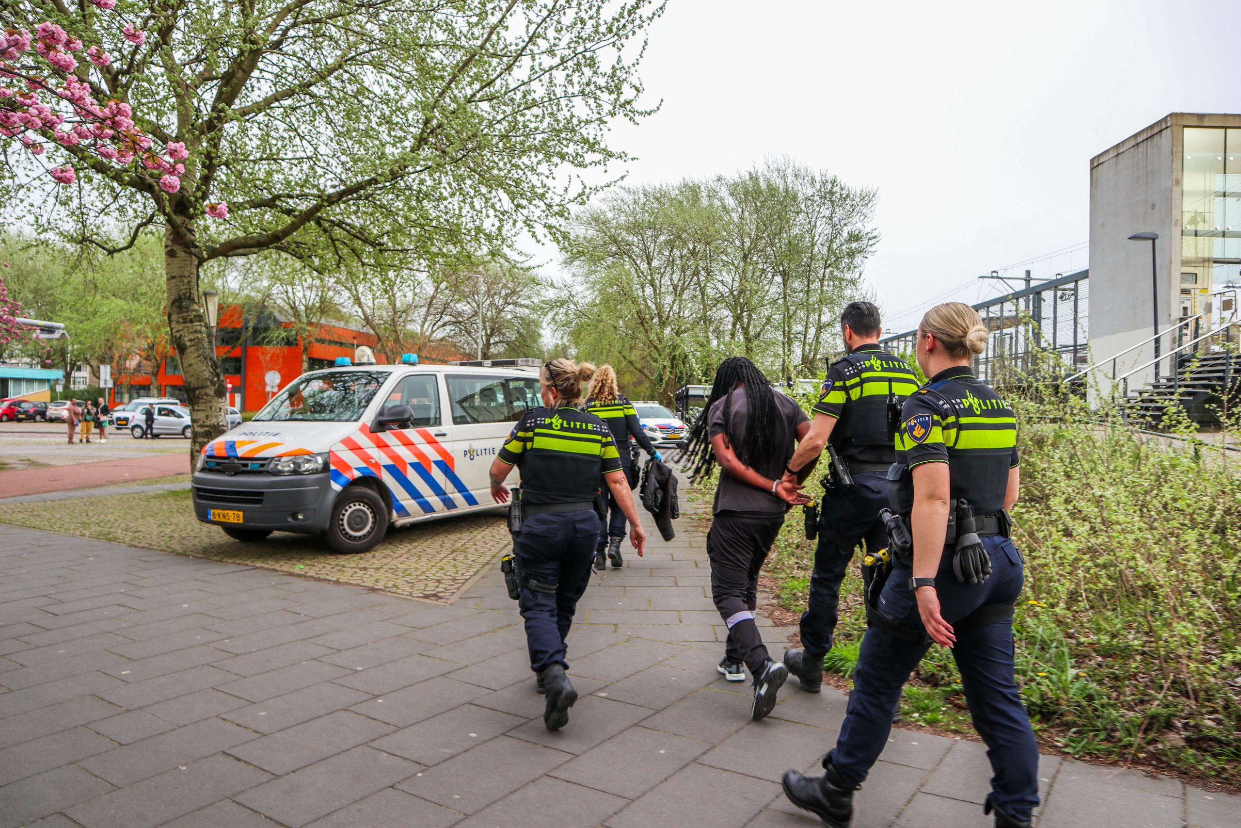 Man Gestoken Bij Ruzie In Vlaardingen, Agenten Pakken Vluchtende ...