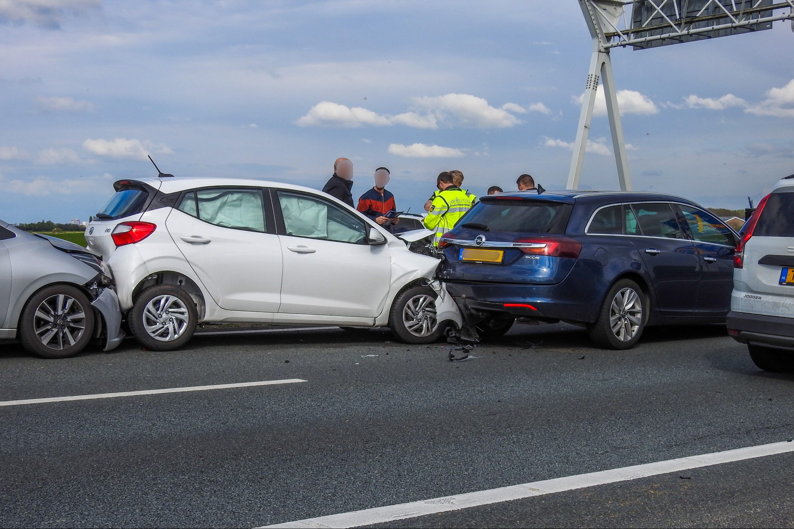 Lange File Na Kettingbotsing Op A Bij Maasland Meerdere Bekeuringen