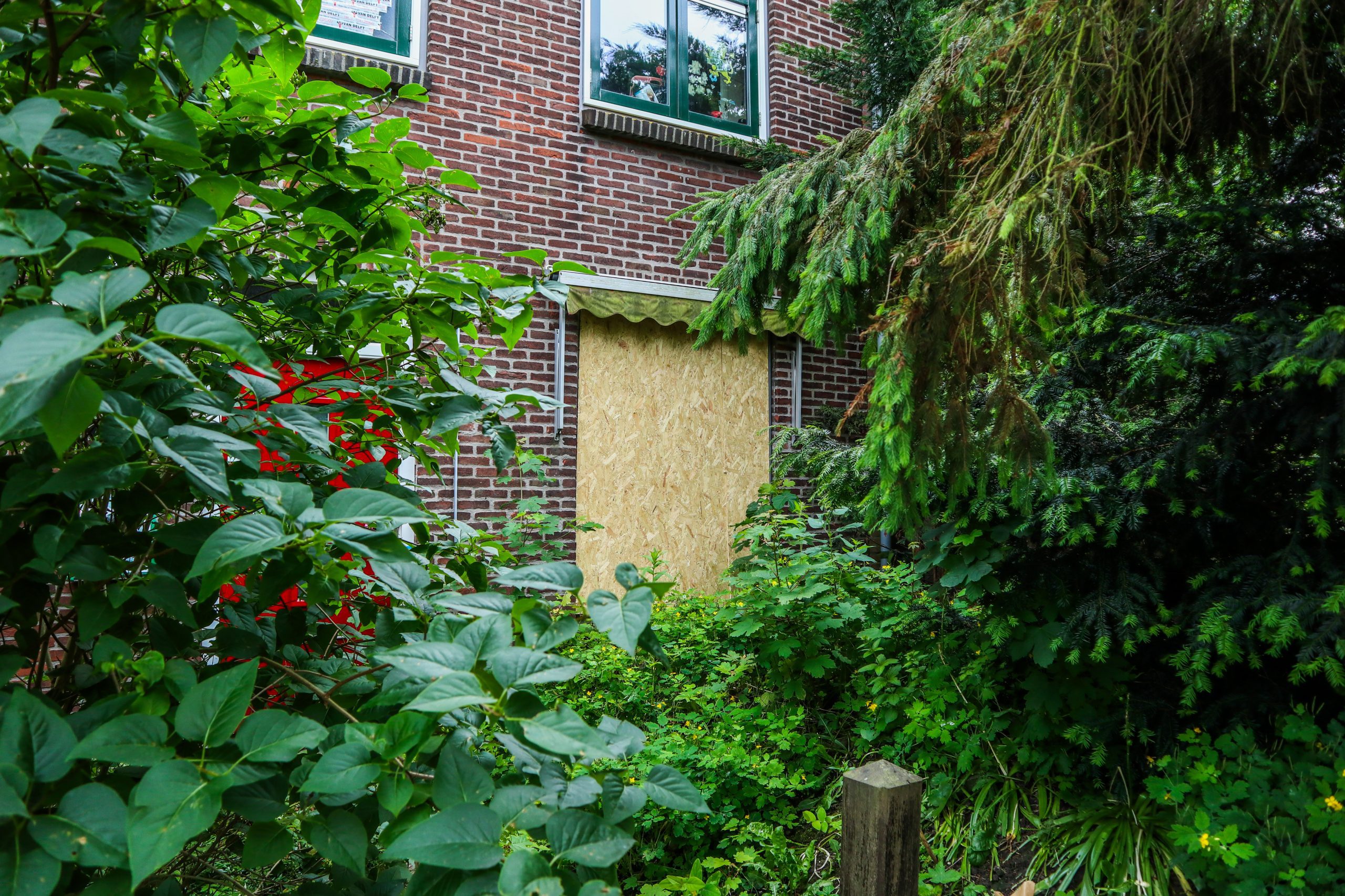 Ramen Ingegooid Bij Woning Van Vlaardingse Pleegouders Na Mishandeling ...